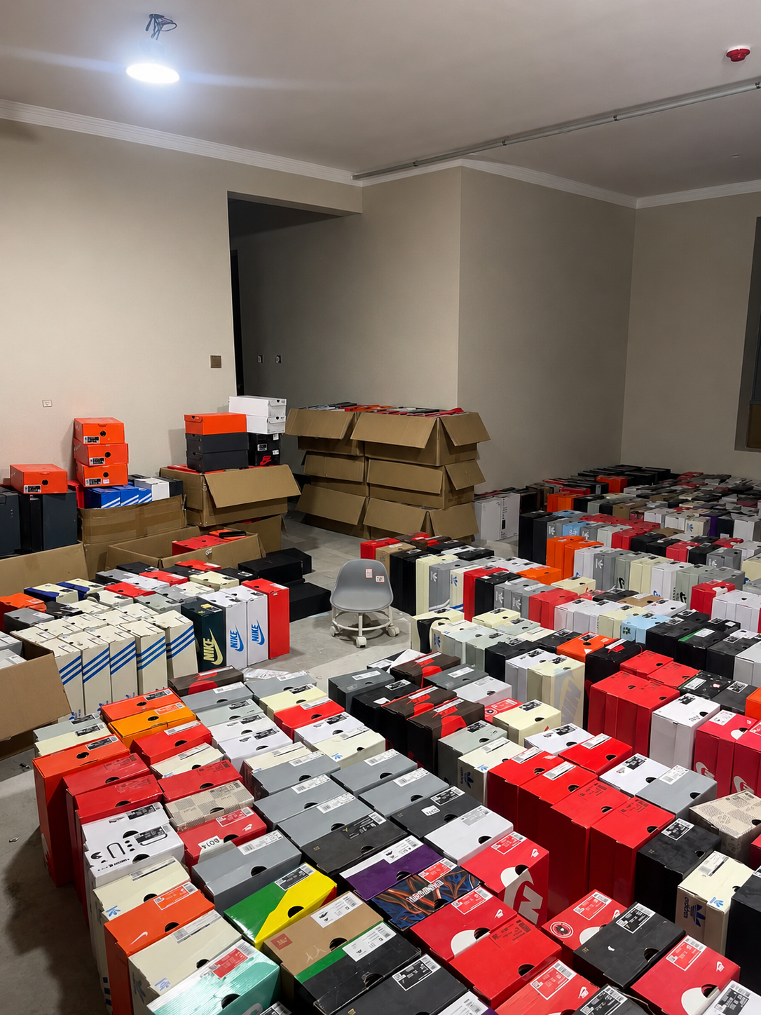 Almacén de zapatillas